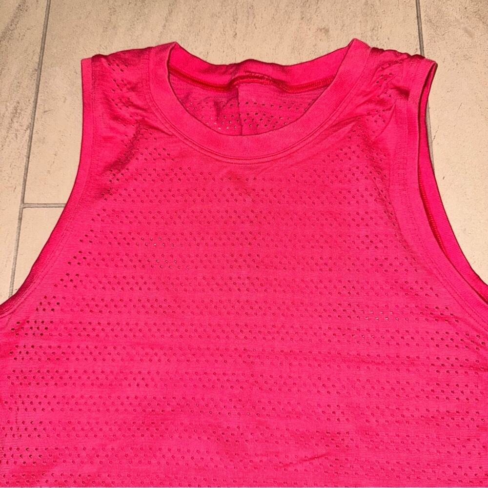 Lululemon Breeze By Muscle Tank II
Glossy / Glossy 4 - Picture 7 of 10
